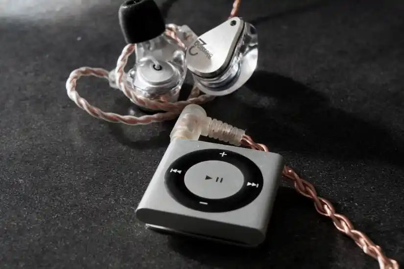 iPhone Shuffle avec une paire d&rsquo;écouteurs